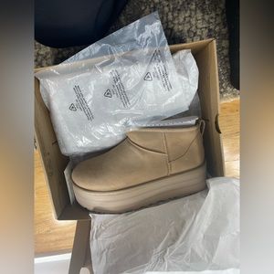 AUTHENTIC Classic Ultra Mini Platform Uggs in Driftwood. Size 9. New w/ receipt.